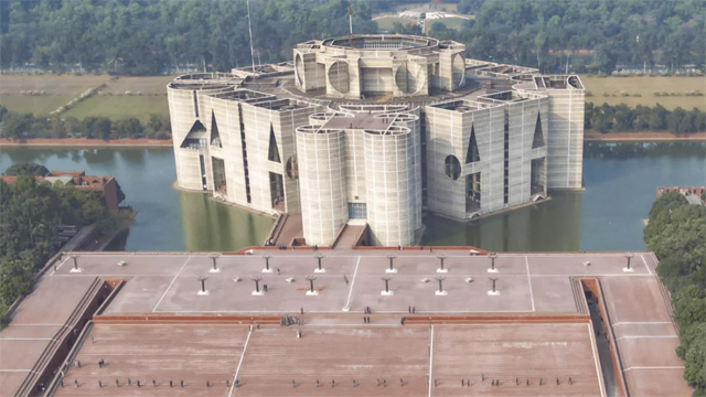 বঙ্গভবনের বাইরে ইতিহাস: সংসদের দক্ষিণ প্লাজায় শপথ নেবে নতুন সরকার