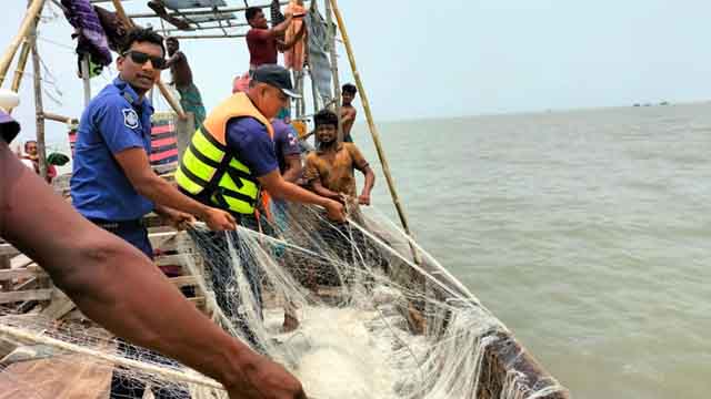 নৌ পুলিশের অভিযানে ২১ লাখ মিটার অবৈধ জাল জব্দ, গ্রেপ্তার ৫৮