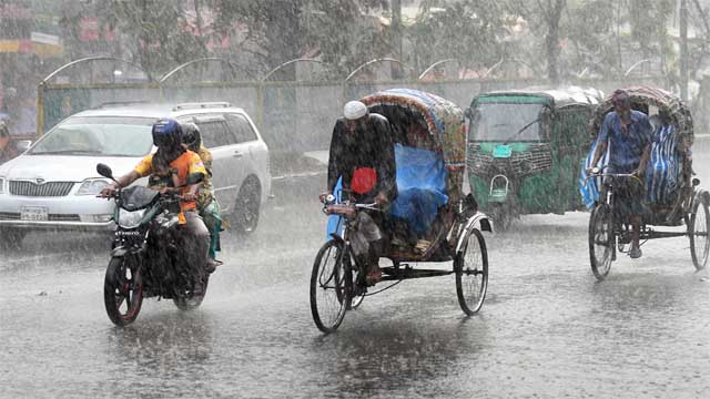 সক্রিয় হতে পারে বর্ষা, আজ থেকে বাড়বে বৃষ্টি