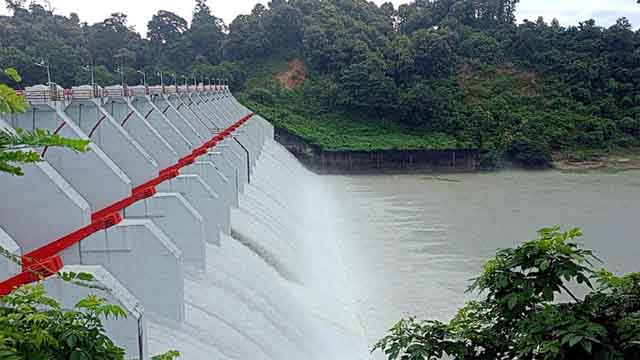 কাপ্তাই বাঁধ দিয়ে সেকেন্ডে ছাড়া হচ্ছে ৯৭ হাজার কিউসেক পানি