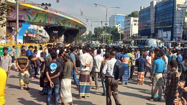 রাজধানীর পয়েন্টে পয়েন্টে অবরোধ অটোরিকশাচালকদের, যান চলাচল বন্ধ