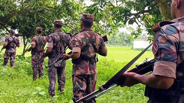 সীমান্তে সাউন্ড গ্রেনেড-টিয়ারশেল ছোড়ার অনুমোদন পেল বিজিবি