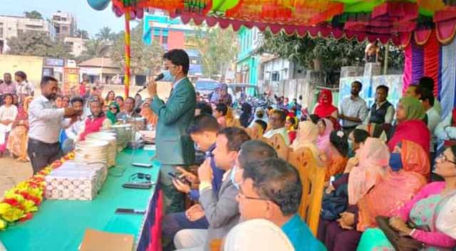 জাতীয় প্রাথমিক শিক্ষা পদক এবং ক্রীড়া  প্রতিযোগিতার পুরস্কার বিতরণ