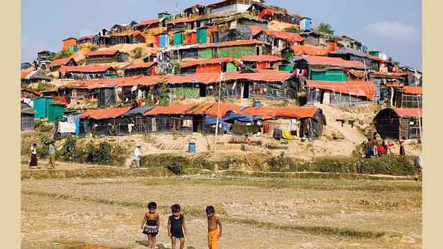 অনুদানের পর এবার রোহিঙ্গাদের জন্য ঋণ