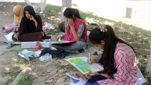 ৪২ ডিগ্রি গরমেও থেমে নেই তাদের হাতের জাদু!