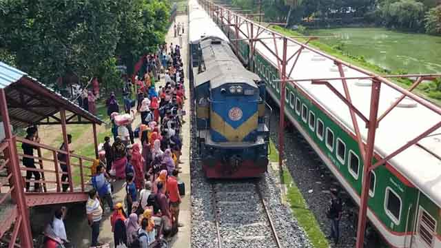 ঈদযাত্রা: ১৪ জুনের রেলের অগ্রিম টিকিট মিলছে আজ