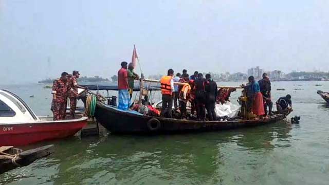 ট্রলারডুবির ঘটনায় মিলল আরও দুই মরদেহ, এখনও নিখোঁজ এক