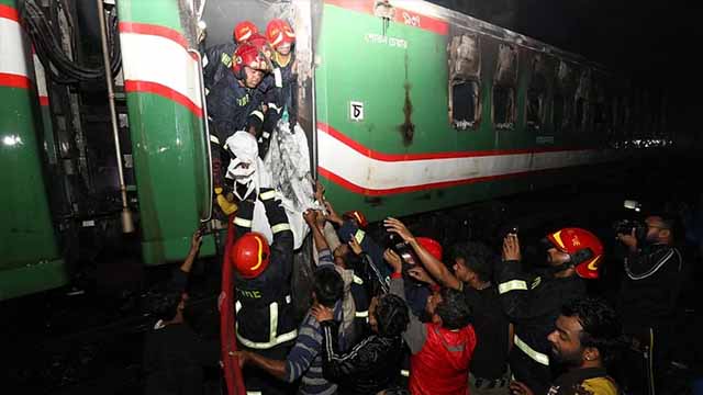 ১৬ ঘণ্টায় ৮ শিক্ষাপ্রতিষ্ঠান ও ৬ যানবাহনে আগুন