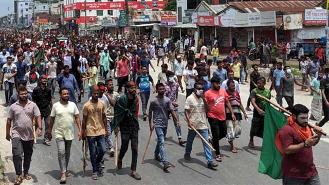 বগুড়ার শেরপুরে আহত শতাধিক, গুলিবিদ্ধ ৩০