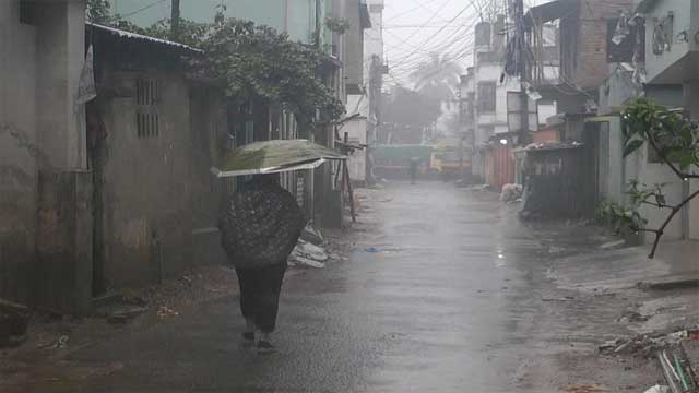 অতিভারী বৃষ্টি হলেও তাপমাত্রা সামান্য বাড়তে পারে