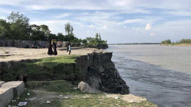 ভাঙছে ছোট ফেনীর তীর, বিলীন হচ্ছে জনপদ