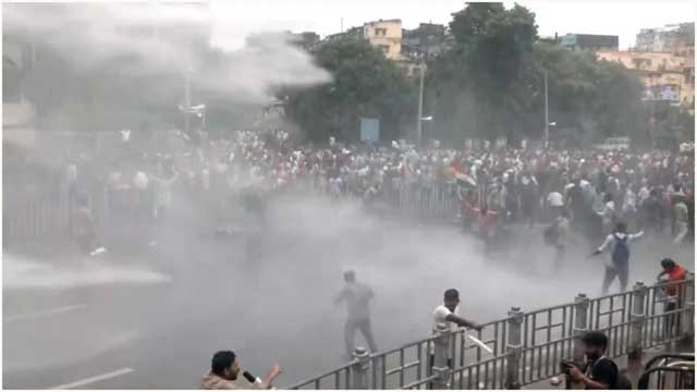 মমতার পদত্যাগের দাবিতে রণক্ষেত্র পশ্চিমবঙ্গ