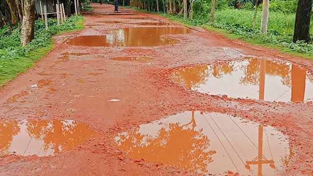 ভোগান্তির শিকার লক্ষাধিক মানুষ