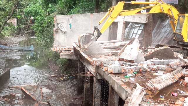 লক্ষ্মীপুরে জলাবদ্ধতা নিরসনে উচ্ছেদ অভিযান