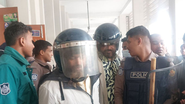 ৫ জনের ফাঁসি, চারজনের আমৃত্যু কারাদণ্ড