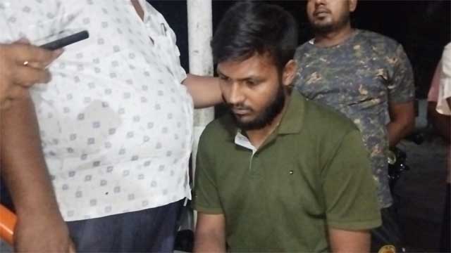 ইবি ছাত্রলীগ নেতা আটক, সন্ত্রাসী মামলায় গ্রেপ্তার দেখিয়ে চালান