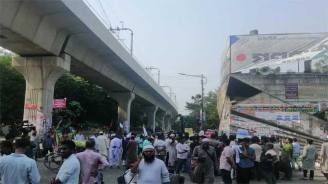 শাহবাগে দ্বিতীয় দিনের মতো ছাত্র-জনতার বিক্ষোভ চলছে