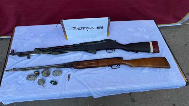 পুলিশের চুরি হওয়া ৭.৬২ চাইনিজ রাইফেল হাজীগঞ্জে যৌথ বাহিনীর অভিযানে উদ্ধার